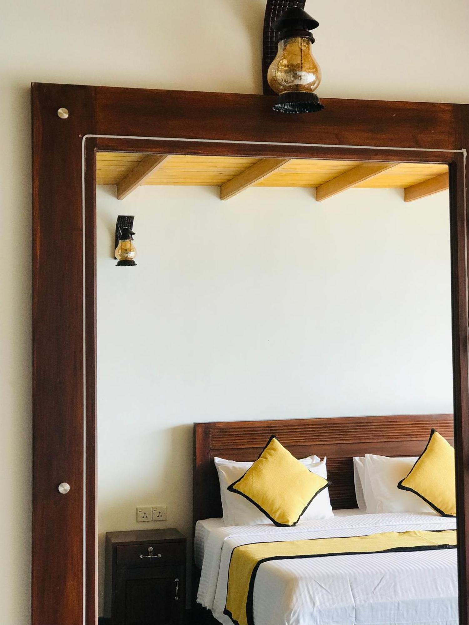 Ella Hide View Hotel Bagian luar foto